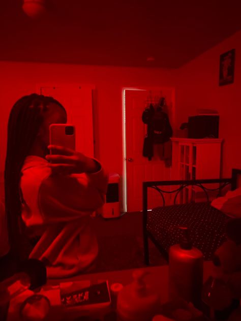 Black Baddie Mirror Pics, Red Led Lights Selfie, Pictures Ideas For Instagram, Instagram Pictures Ideas, Paris Instagram Pictures, Thug Girl, Ideas For Instagram, Fashion Me, Mirror Selfie Poses