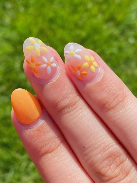 Simple Groovy Nails, Glastonbury Nail Art, Short Groovy Nails, Short Almond Nails Flowers, Flower Almond Nail Designs, Groovy Nails Art Designs, Orange Nails Flowers, Orange Flowers Nails, Orange Almond Acrylic Nails