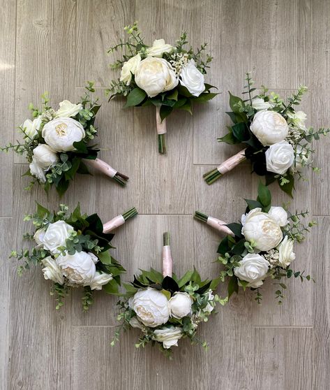 White And Green Bridesmaid Bouquet, Small Bouquet Wedding, Wedding Flowers Eucalyptus, Wedding Bouquet White, Bridesmaid Bouquet White, Flowers Eucalyptus, Silk Wedding Flowers, Peony Garden, Green Bouquet