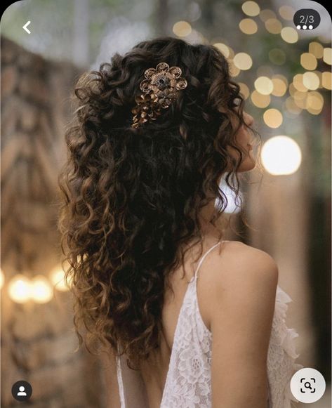 Curly Hair Inspo For Wedding, Wedding Hairstyles For Bride Curly Hair, Long Brown Curly Wedding Hair, Wedding Hair For Bride Down Curly, Dark Curly Hair Wedding Styles, Elegant Curly Wedding Hair, Curly Hair Down Styles Wedding, Simple Wedding Hair For Curly Hair, Rustic Wedding Hairstyles Curly Hair