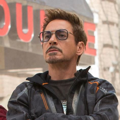 Edith Glasses, Tony Stark Sunglasses, Man Sunglasses, Young Leonardo Dicaprio, Fashion Eye Glasses, Smart Glasses, Sunglasses Fashion, Robert Downey Jr, Leonardo Dicaprio