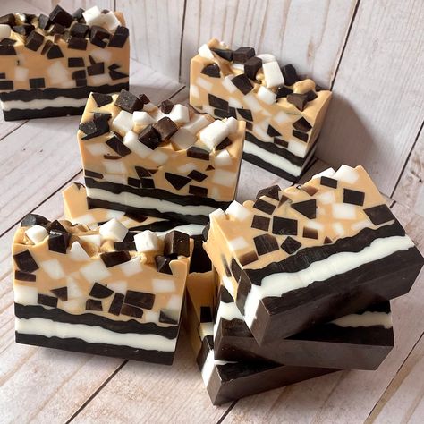 Inspired by our favorite campfire treat, our S'mores Handcrafted Soap will lather you in yummy smelling suds of gooey toasted marshmallows, melted chocolate, and sweet graham crackers.  This listing is for one bar of soap. Ingredients: Coconut oil, Palm oil, Safflower oil, Glycerin, Water, Sodium Hydroxide, Sorbitol (moisturizer), Propylene Glycol (of vegetable origin), Sorbitan oleate (emulsifier), Oat Protein, Titanium Dioxide, Phthalate free Fragrance oil blend, Mica Color  Each bar weighs ap Cold Process Soap Designs, Dessert Soap, Halloween Soap, Soap Ingredients, Handmade Soap Recipes, Pretty Soap, Mini Soaps, Homemade Soap Recipes, Melted Chocolate