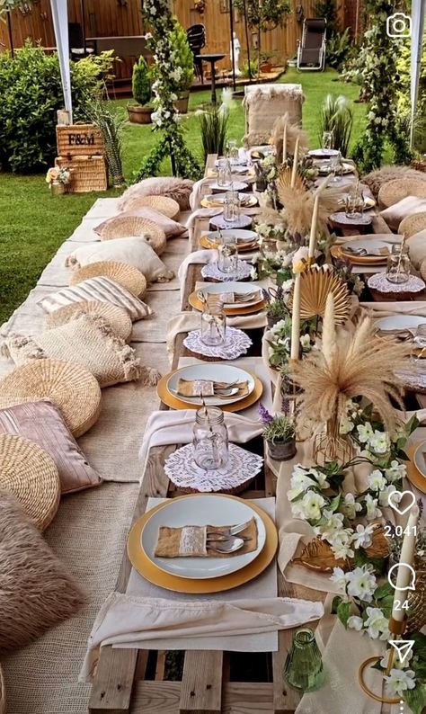 Fancy Picnic Birthday Party, Picnic Business, Picnic Party Decorations, Event Planers, Boho Garden Party, Backyard Dinner Party, Cake Table Birthday, Sweet Sixteen Birthday Party Ideas, Picnic Dinner