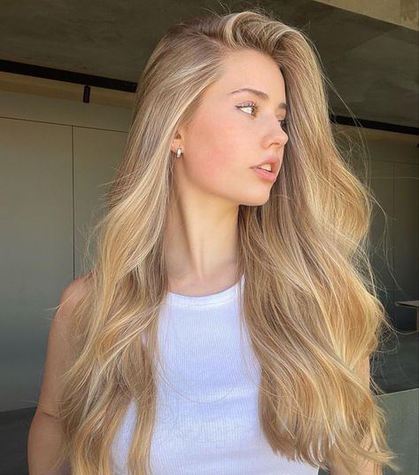 Medium Blonde Hair Color, Warm Blonde Hair, Medium Blonde Hair, Blonde Hair Inspiration, Hair Shades, Long Blonde, Tape In Hair Extensions, Long Blonde Hair, Hair Inspo Color