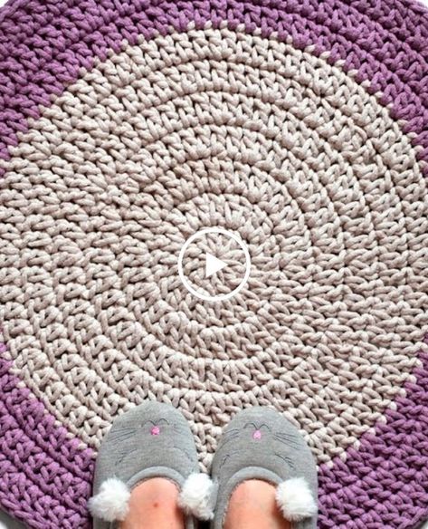 How to Crochet a Seamless Round Rug: Detailed Tutorial for Beginners Crochet Circle Rug Pattern Free, Crochet Circle Rug, Round Crochet Rug, Crochet Lovies, Crochet Round Rug, Crochet Rug Patterns Free, Easy Beginner Crochet Patterns, Crochet Mat, Rug Tutorial