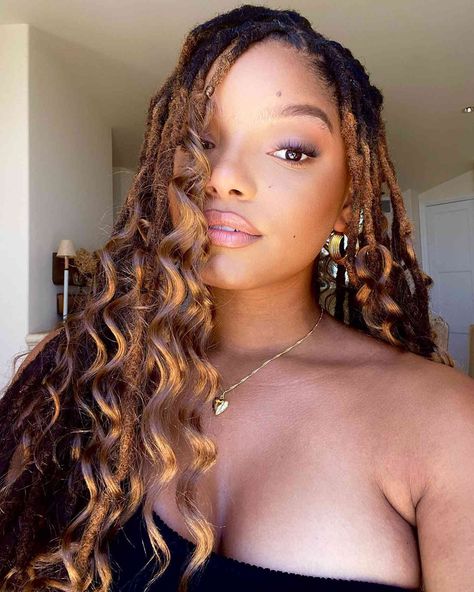 Chloe And Halle Hair, Chloe Loc Styles, Chloe And Halle Locs Style, Chloe Bailey Hairstyles, Chloe And Halle Locs, Halle Bailey Hair, Chloe Halle, Chloe And Halle, Locs Styles