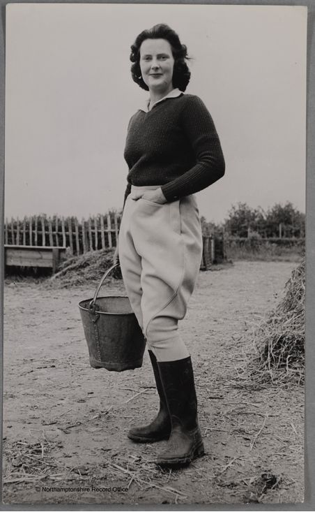 Miss Land Girl 1944 Peta Bradford in training at Northamptonshire Institute Of Agriculture Source: D8817, Northamptonshire Record Office. Courtesy of Dr David Wilson. Ww2 Fashion, Women's Land Army, Ww2 Women, 1940s Photos, 1940s Women, Land Girls, Ww2 Photos, British Women, Army Girl