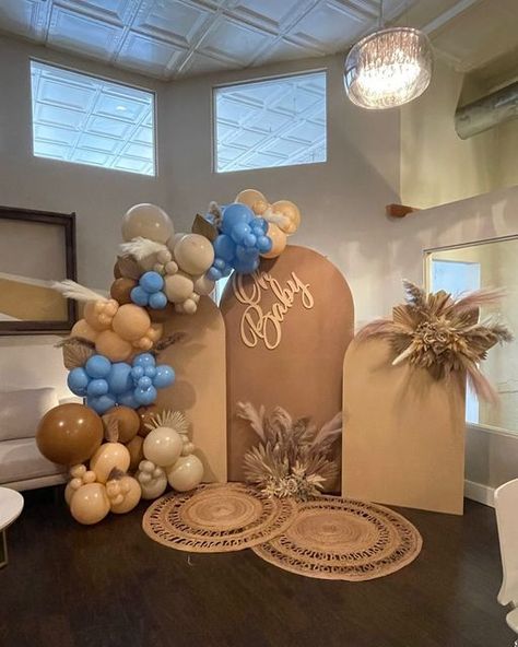 Boy Boho Baby Shower Ideas, Boho Theme Baby Shower Ideas, Boho Baby Shower Ideas Boy, Boho Baby Shower Table Decor, Happy Birthday Decor, Baby Shower Table Decorations, Chic Baby Shower, Baby Shower Table, Boho Theme