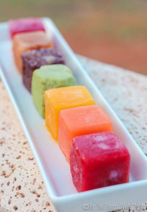 a rainbow of colors of frozen ice cubes on a tray outside. Ice Cube Tray Hacks, Creative Ice Cubes, Floral Ice Cubes, Fruit Ice Cubes, Flavored Ice Cubes, Freezing Fruit, Fancy Ice, Vegan Steak, Smoothie Fruit