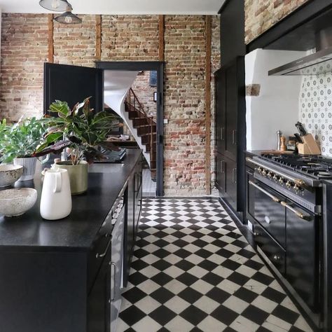 Those checkerboard tiles against that brickwork and black framework are divine. @2boys1house . . . #checks #checkerboard #checkdecor… Rustic Industrial Kitchen Design, Rustic Industrial Kitchen, Industrial Decor Kitchen, Brick Backsplash Kitchen, Industrial Kitchen Design, Kitchen Artwork, Brick Kitchen, Black Countertops, Grey Countertops