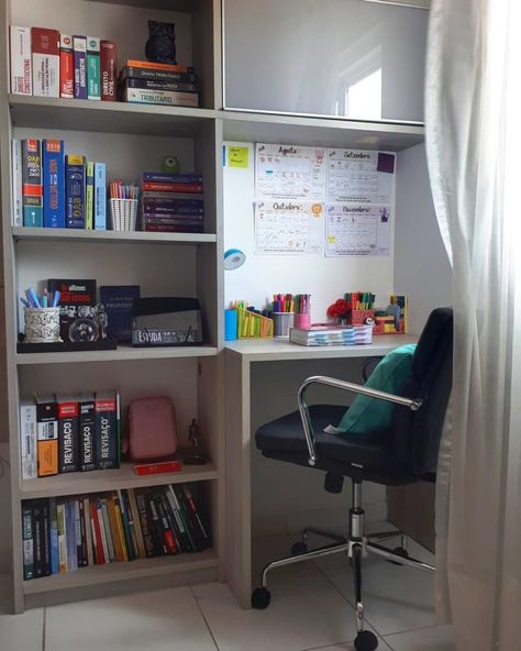 Study Desk Decor, Hiasan Bilik Tidur, Study Room Decor, Small Room Design, Redecorate Bedroom, Study Rooms, Room Design Bedroom, Room Inspiration Bedroom, Room Ideas Bedroom