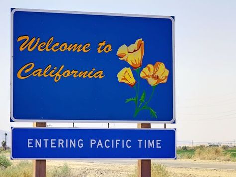 This California welcome sign has an illustration of Welcome To California, California Sign, Best Places To Retire, California Highway Patrol, State Signs, Pool Signs, Welcome Signs, States In America, California Dreamin'