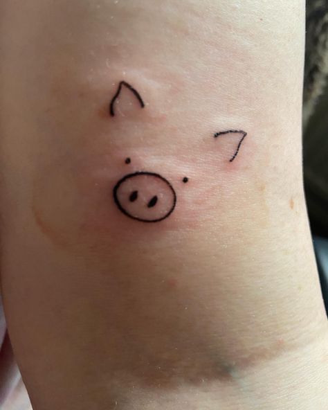 Pig Tatoos Tattoo Ideas, Piggy Tattoo Cute, Pig Snout Tattoo, Pig Tattoo Cute, Pig Face Tattoo, Tiny Pig Tattoo, Pig Outline Tattoo, Pig Nose Tattoo, Simple Pig Tattoo