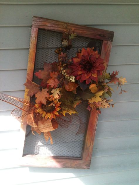 entry way fall decoration-with old washboard, window screen, etc Washboard Decor Ideas, Washboard Decor, Leaf Roses, Frame Wreaths, October Decor, Fall Traditions, Christmas Whimsy, Picture Frame Crafts, Fall Frames