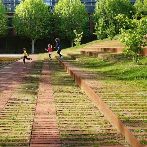 Landscape Stairs, Gardens Ideas, Toulouse France, Brick Architecture, Landscape Architecture Design, City Garden, Urban Spaces, Urban Planning, Urban Landscape