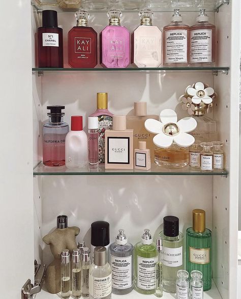 Cologne Storage, How To Organize Perfumes On Dresser, Shelf Solutions, Profumo Victoria Secret, Koleksi Parfum, Perfume Organizer, Perfume Storage, Organizer Ideas, Perfume Organization