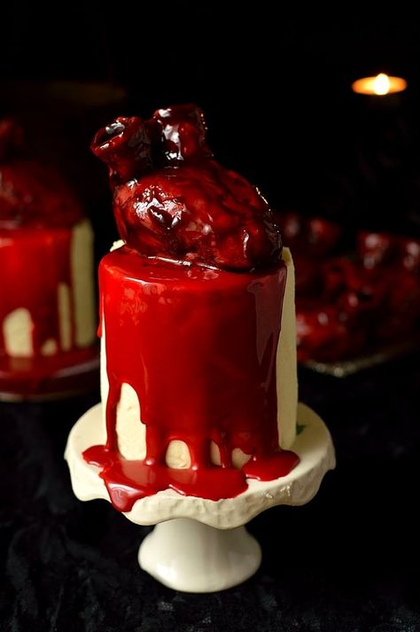 Halloween bleeding heart topped mini red velvet layer cakes Goth Cakes, Scary Halloween Cakes, Horror Cake, Ermine Frosting, Scary Cakes, Halloween Wedding Cakes, Party Ideas Birthday, Awesome Desserts, Halloween Sweets