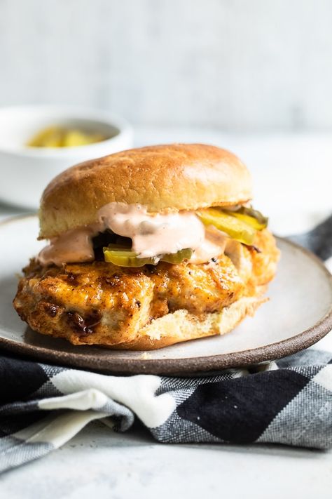 Air Fryer Chicken Sandwich, Healthy Air Fryer Chicken, Brine Chicken Breast, Chicken Sandwich Recipe, Healthy Air Fryer, Lean Chicken, Chicken Sandwich Recipes, Fried Chicken Sandwich, Skinny Taste Recipes