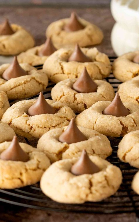 Freshly baked peanut butter blossoms with warm chocolate kisses. Peanut Butter Blossom Cookies Recipe, Peanut Butter Hershey Kiss Cookies, Peanut Butter Blossoms Recipe, Peanut Butter Kiss, Peanut Butter Blossom, Peanut Butter Kiss Cookies, Butter Blossoms, Peanut Butter Blossom Cookies, Salted Caramel Cookies