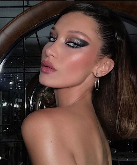 The 43 Coolest Celebrity Makeup Looks You Have to See Bella Hadid, Makeup Looks, Makeup, Beauty, Art, Make Up, Make Up Looks