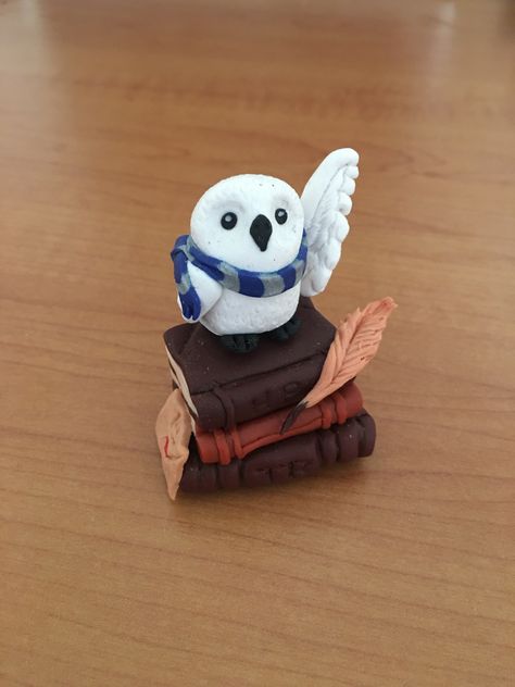 Ravenclaw Crafts, Harry Potter Present Ideas, Harry Potter Clay Ideas, Clay Harry Potter, Harry Potter Polymer Clay, Harry Potter Clay, Harry Potter Kawaii, Harry Potter Presents, Harry Potter Train