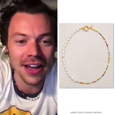 Harry Styles Accessories, Harry Styles Jewelry, Harry Styles Fashion, Celebrity Necklace, Thasos, Fashion Archive, Bead Charms Diy, Harry Styles Pictures, Ruffle Sweater