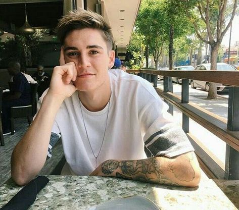 Aonde Sammy é um valentão apaixonado por Ceine.  Atualmente em #720 e… #fanfic # Fanfic # amreading # books # wattpad Sammy Wilkinson, Sam Wilkinson, Derek Luh, Magcon Imagines, Omaha Squad, Gossip Girl Fashion Blair, Chuck Blair, Jack Gilinsky, Matthew Espinosa