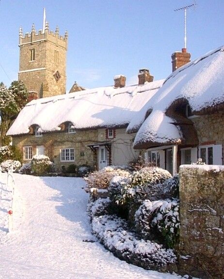 Beautiful Winter Scenes, English Cottages, English Christmas, Literature Humor, Dream Future, Christmas Tale, English Village, Cottage Life, Covered Garden