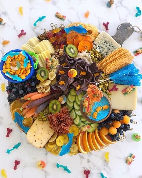 Beach Theme Food, Shark Snacks, Chacuterie Board, Mermaid Birthday Party Food, Charcuterie Party, Beach Snacks, Ocean Theme Party, Grazing Board, Pineapple Parties