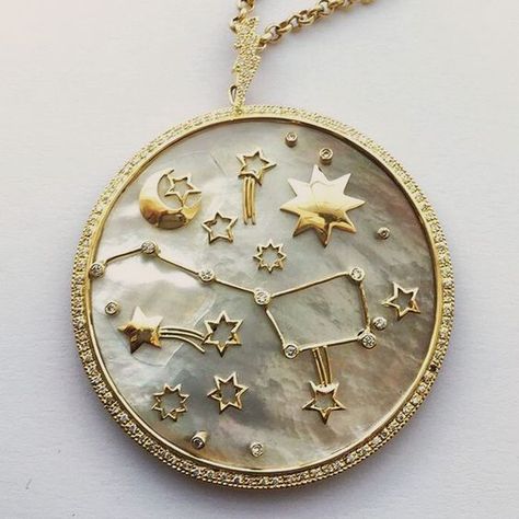 Necklace Bulgari, Sun Necklace, A Necklace, Jewelry Inspo, Bling Bling, Stars And Moon, Cute Jewelry, Constellations, Ring Verlobung