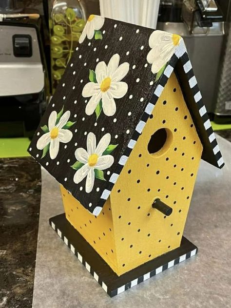 Butterfly Painting Ideas, Birdhouse Projects, Hand Painted Birdhouses, Wooden Butterfly, Birdhouse Craft, Bird Houses Ideas Diy, Wood Art Projects, Bird Houses Painted, Birdhouse Designs