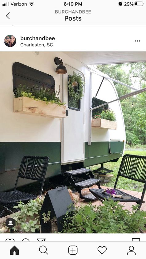 Rv Outside Decorating Ideas, Vintage Rv Interior, Rv Exterior Remodel, Rv Exterior Paint, Rv Life Hacks, Vintage Trailer Remodel, Rv Exterior, Rv Interior Remodel, Camper Trailer Remodel