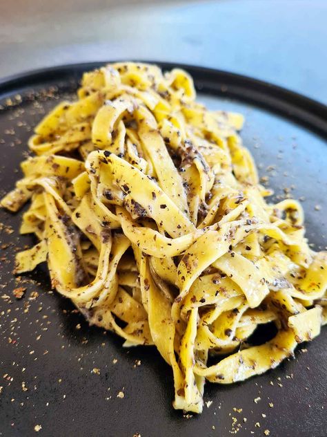 Pasta Truffle, Truffle Oil Pasta, Truffle Mayo, Truffle Oil Recipes, Tagliatelle Recipe, Italian Truffles, Weekend Recipe, Truffle Pasta, Homemade Truffles