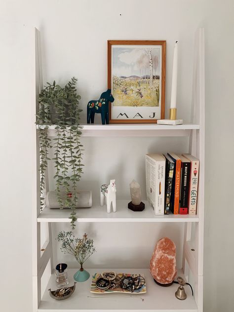 Ladder Decor Bedroom, Ladder Shelf Decor Bedroom, Ladder Shelf Decor, Knick Knack Shelf, Shelf Decor Bedroom, Bedroom Pictures, Ladder Shelf, Awesome Bedrooms, Frame Wall Decor