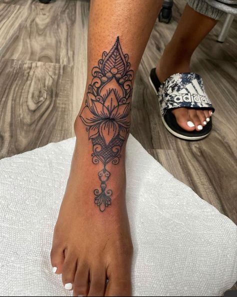 Foot Tattoo Ideas Female, Female Foot Tattoos, Tattoo Ideas Female Foot, 500 Tattoo, Tattoo Bein Frau, Foot Tattoo Ideas, Foot Tattoo Designs, Tattoos Foot, Tattoos Male