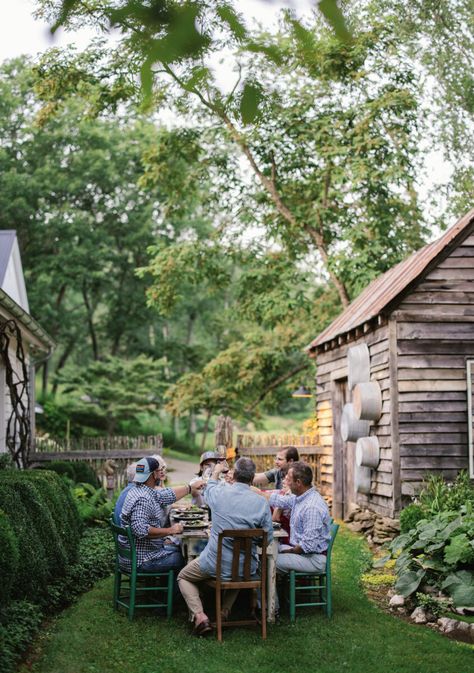 Mountain Living Aesthetic, Homestead Family, Farm Landscaping, Mountain Property, Farmhouse Landscape, Small Farms, Native Gardens, Blackberry Farms, Farm Pictures