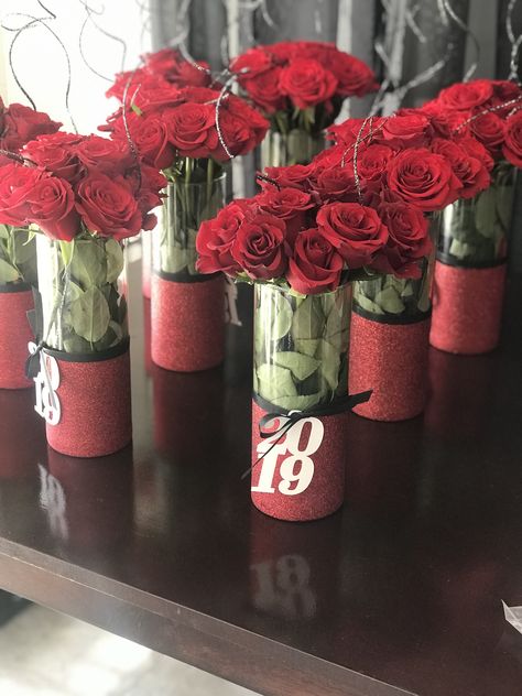 Red Roses Graduation Party, Graduation Red And Black, Red And Pink Graduation Party, Red And Black Centerpieces Birthday, Red Flower Centerpieces For Party, Red Graduation Party Decorations, Red Black And Gold Graduation Party, Red And Black Graduation Party Ideas Table Decorations, Graduation Party Red And Black