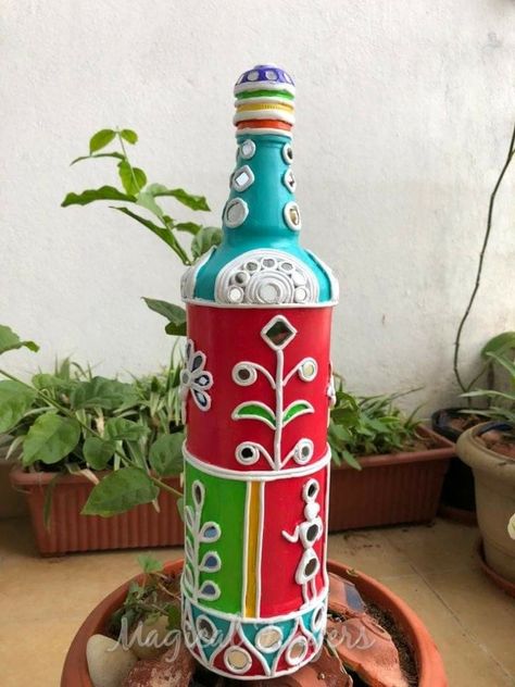 Bottles Decoration Diy, Bottle Art Projects, Gorgeous Living Room, Art Bottle, Lippan Art, Glass Painting Designs, Glass Bottle Diy, Diy Glass Bottle Crafts, Jar Art