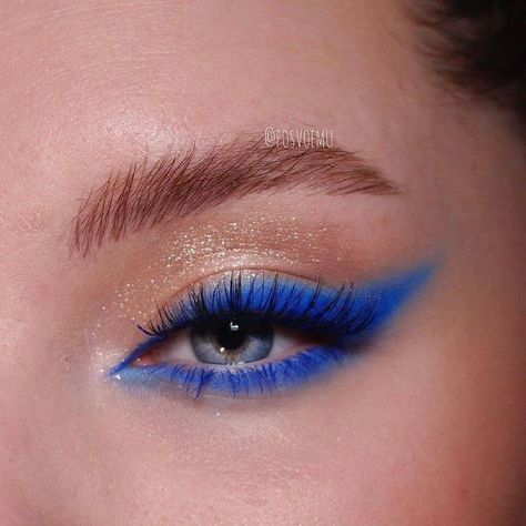 Bright Blue Eyeshadow, Turquoise Eyeshadow, Blue Eyeshadow Looks, Maquillage On Fleek, Pastel Makeup, Blue Mascara, Blue Eyeliner, Blue Eyeshadow, Blue Makeup