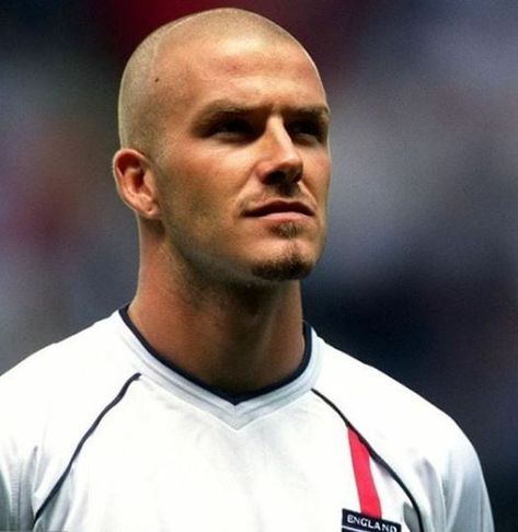 David Beckham Buzzcut, Long Curly Hair Men, Bald Look, Curly Hair Men, Shaved Hair, Long Curly Hair, David Beckham, Cortes De Cabello, Long Curly