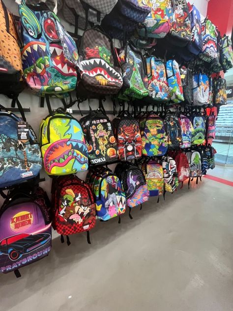 Sprayground Backpack Aesthetic, Sprayground Backpack Outfit, Baddie Backpacks, Bookbag Ideas, Bookbag Aesthetic, Spray Ground Backpack, Sprayground Bag, Sprayground Backpack, Pretty Backpacks