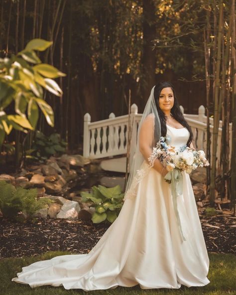 - happiness look so beautiful on my brides☀️✨ photo: @weddingphotonj Plus Size Bride Photography, Bride Photography Poses, Plus Size Bride, Curvy Bride, Bride Photography, Bride Photo, Portrait Poses, Bridal Portraits, Wedding Portraits