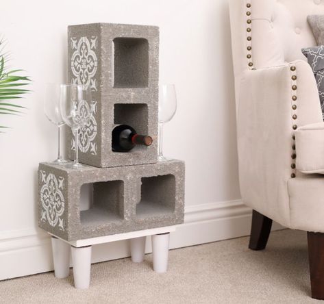 Cinder Blocks Diy, Cinder Block Furniture, Sofa Area Externa, Hunted Interior, Cinder Block Garden, Cinder Blocks, Cement Blocks, Make A Lamp, Backyard Fireplace