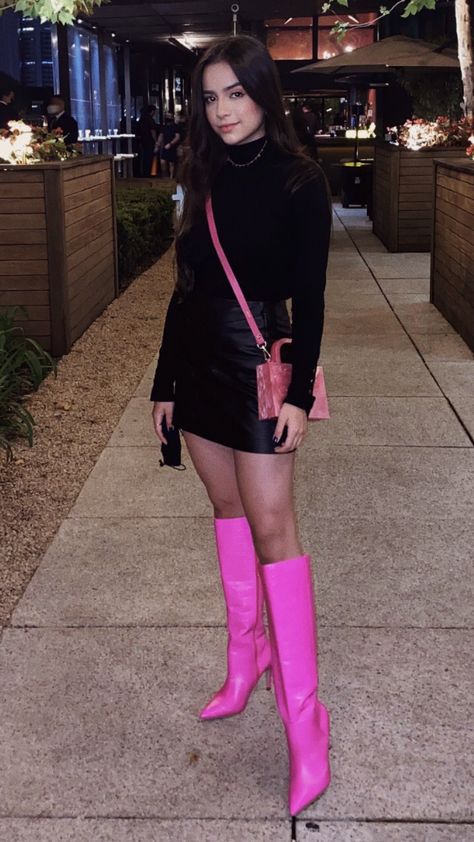 Pink High Knee Boots Outfit, Outfit Ideas With Pink Boots, Pink Boots Outfit Ideas, Pink Boots Outfit Winter, Pink Boot Outfit, Outfit With Pink Boots, Outfit Rosa Invierno, Pink Knee High Boots Outfit, Hot Pink Boots Outfit