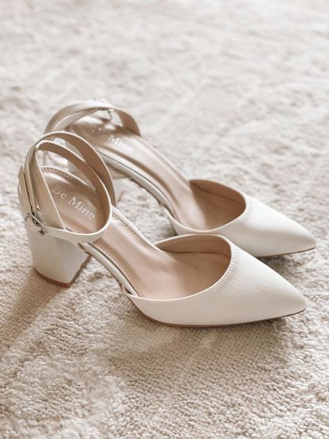 Stylish Shoes Heels, Elegant Shoes Heels, Fesyen Islam, Trending Heels, Fashion Shoes Heels, Shoes Heels Classy, Shoes Outfit Fashion, Wedding Shoes Heels, Heels Classy