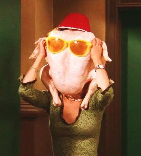 Monica Turkey Head, Friends Turkey Head, Friends Thanksgiving Episodes, Happy Thanksgiving Friends, Turkey Head, Monica Friends, Monica Gellar, Joey Friends, Funny Morning Pictures