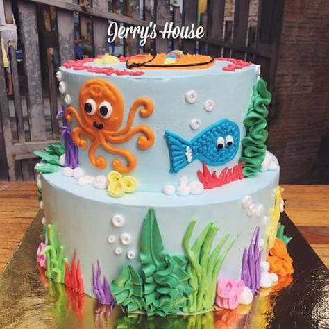 Buttercream Ocean Cake, Under The Sea Birthday Smash Cake, Tropical Fish Cake, Under The Sea Birthday Cake Boy, Ocean Cake Birthday, Summer Cakes Decorations, Under The Sea Birthday Party Cake, Ocean Cakes For Kids, Ocean Theme Birthday Cake