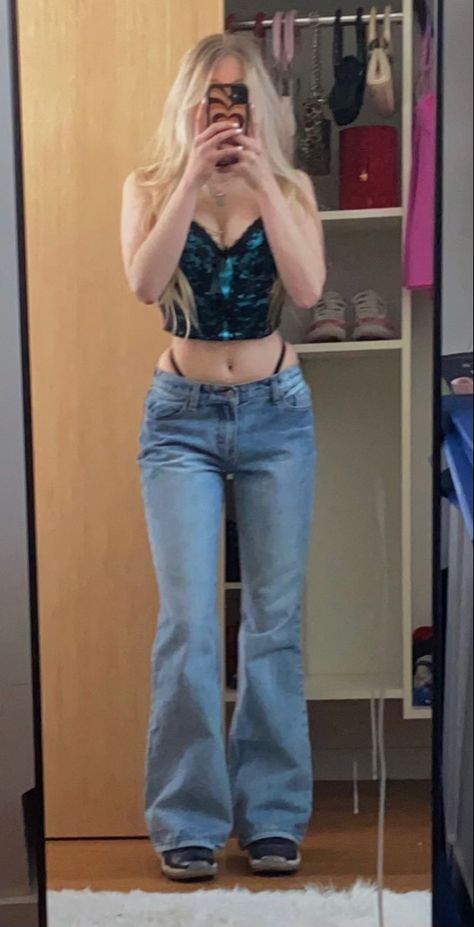 Low Waist Jeans Outfit 2000s, Corset Top And Jeans, Low Rise Jeans Outfit, Low Cut Jeans, Corset And Jeans, Outfits 2000s, Flair Jeans, Lace Corset Top, 2000s Fashion Outfits