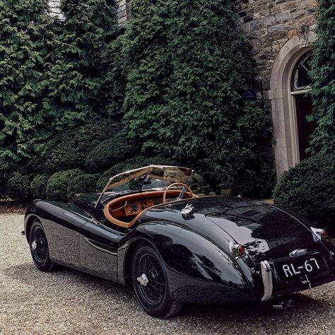 Jaguar Easton on Instagram: “#tbt Ralph Lauren’s 1951 Jaguar XK120 competition roadster via @ralphlaurenhome” Ladies Essentials, Manual Driving, Jaguar Auto, Luxe Auto's, Vintage Auto's, Retro Auto, Jaguar Xk120, Cruel Intentions, Maserati Granturismo