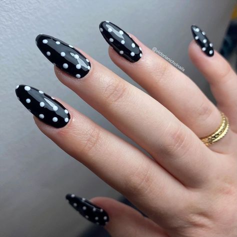 Black Nails White Polka Dots, Pokadot Nails French Tip, Black And White Dot Nails, Black Nails With Dots, Black And White Polka Dot Nails, Black Polka Dot Nails, Spotty Nails, Nail Spot, Black And White Nail